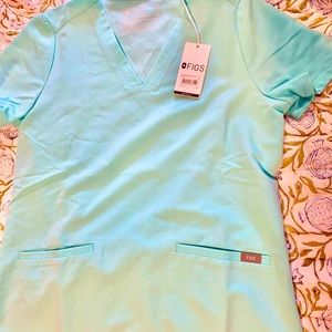 Figs Fresh Aqua scrub top